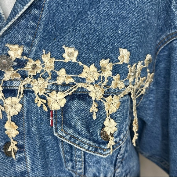 Vintage Levi's Classic Bee details Jean fringe Jacket with Embellishments size M - Picture 3 of 12